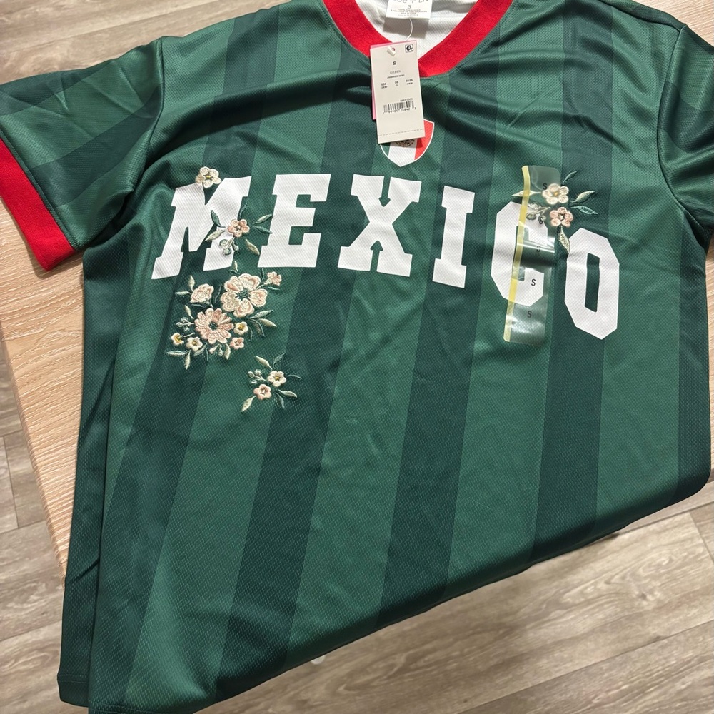 Mexico Embroidered Graphic Soccer Jersey - Green & Red - Picture 2 of 2